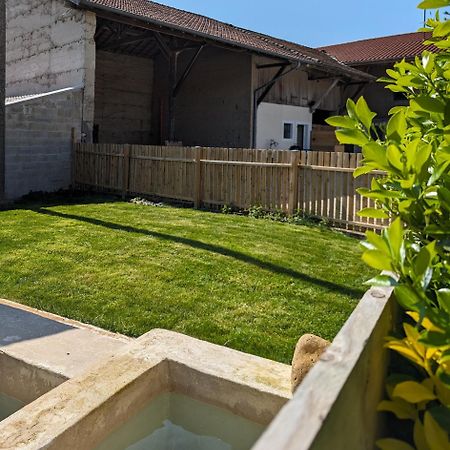 Logement - Studio Independant A Pérouges Exterior photo