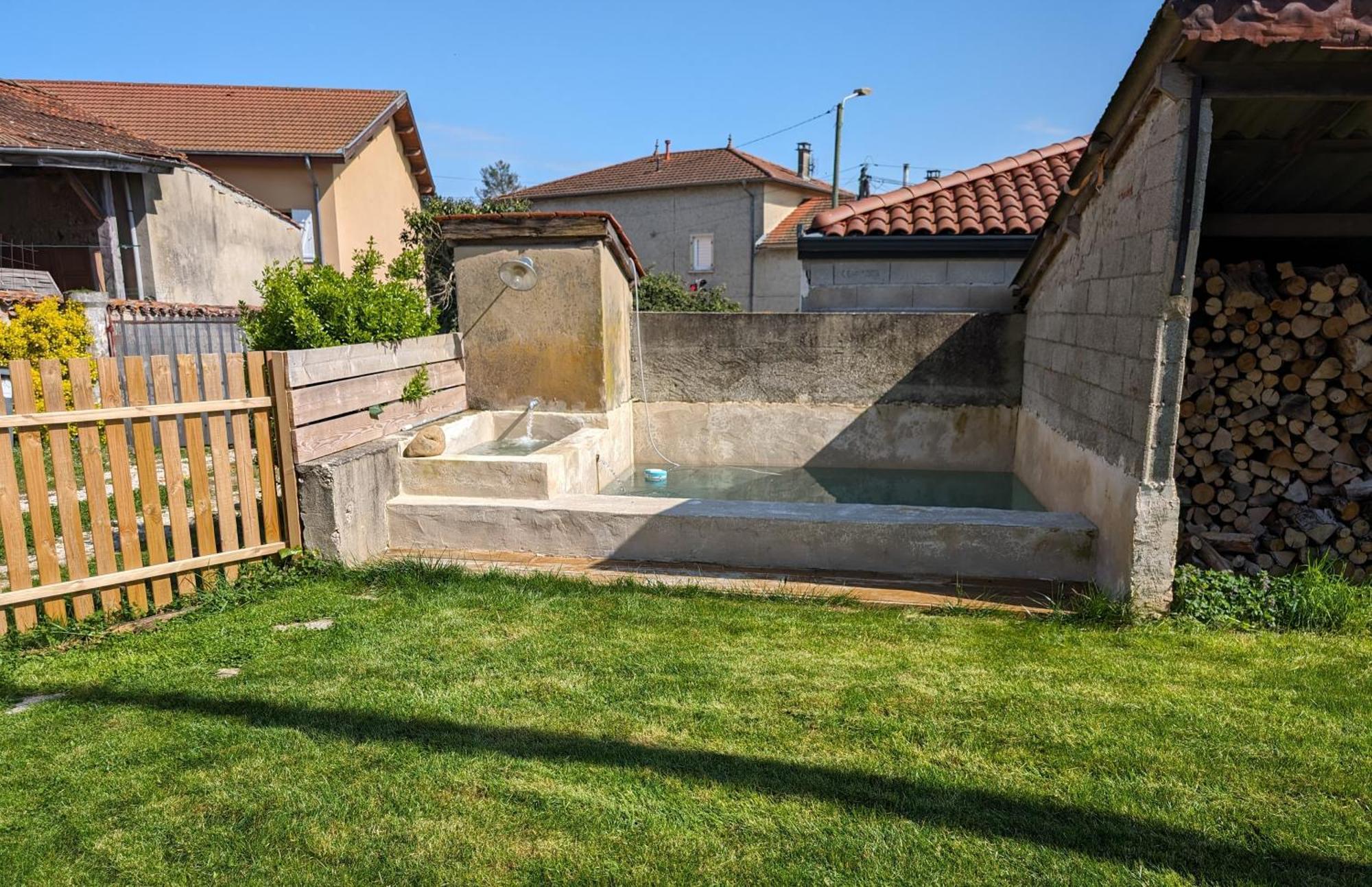 Logement - Studio Independant A Pérouges Exterior photo