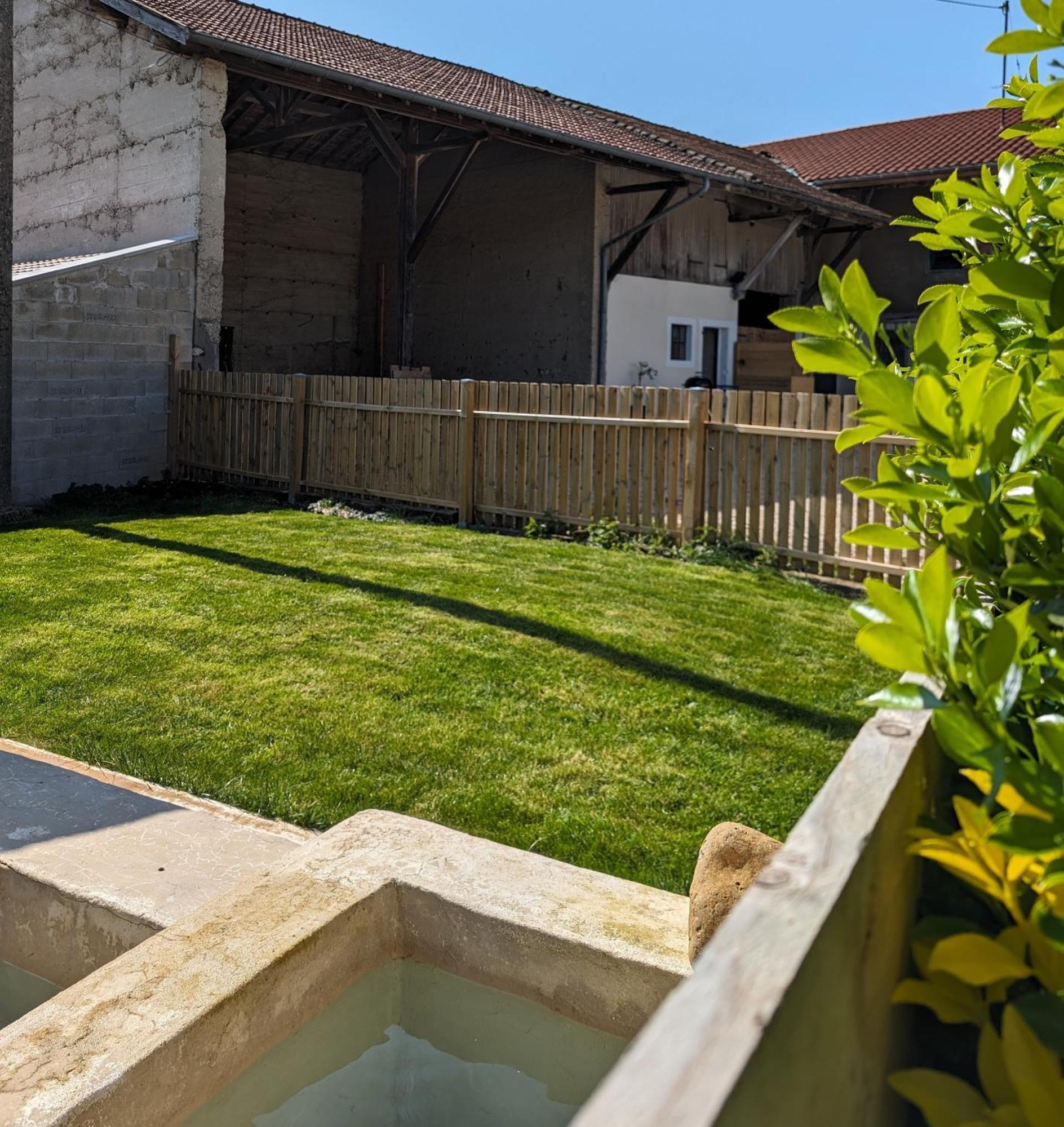 Logement - Studio Independant A Pérouges Exterior photo